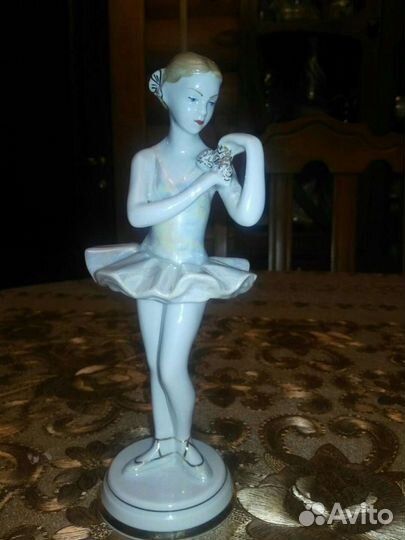 Статуэтка балерина с цветком Вербилки