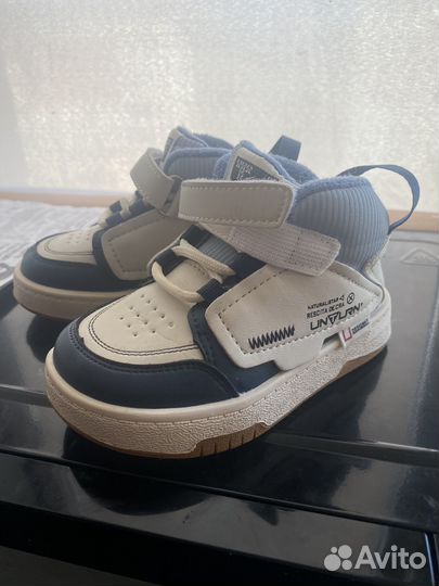 Кроссовки детские