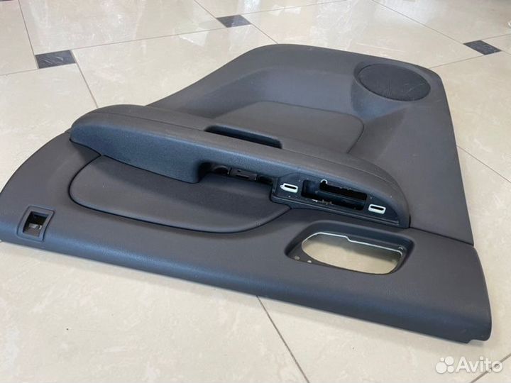 Обшивки дверей задние правые Chevrolet Tahoe