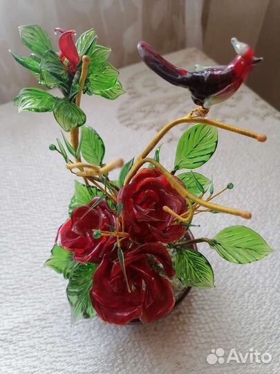 Стеклянный цветок в горшке