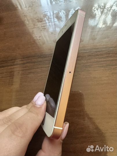 Телефон iPhone 5se