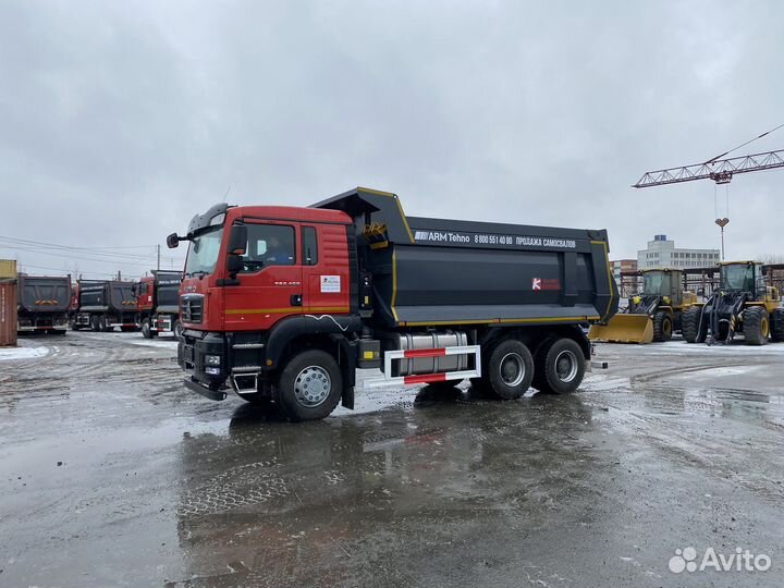 Водитель самосвала