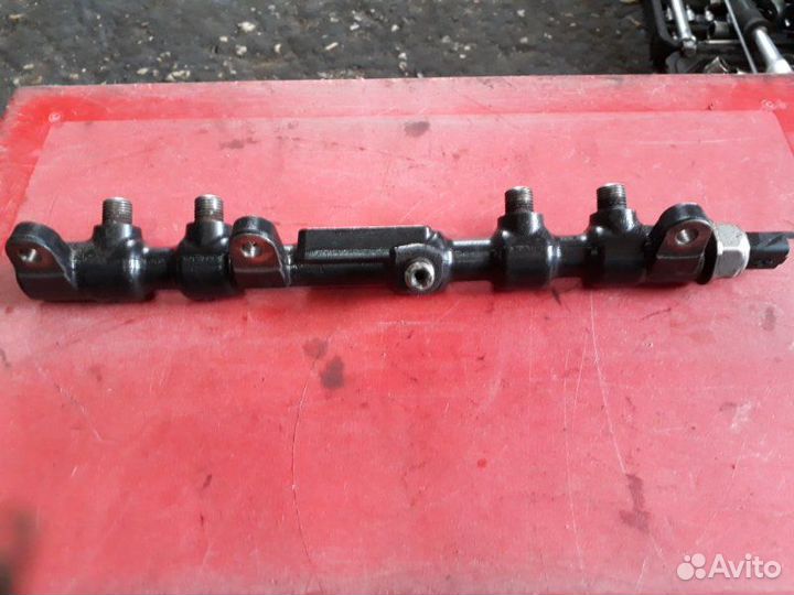 Топливная рейка (форсунки) Ford Transit FY 2.0L