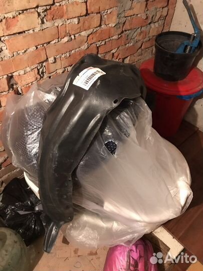 Подкрылок правый передний toyota yaris