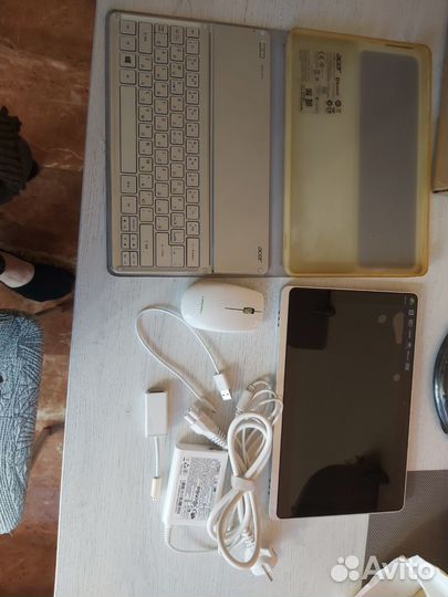 Планшет Acer Iconia Tab W700