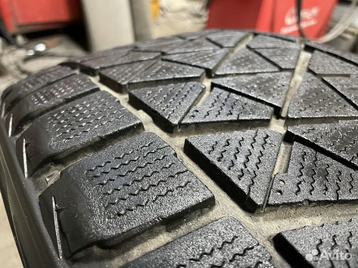 Bridgestone Blizzak DM-V2 265/45 R21