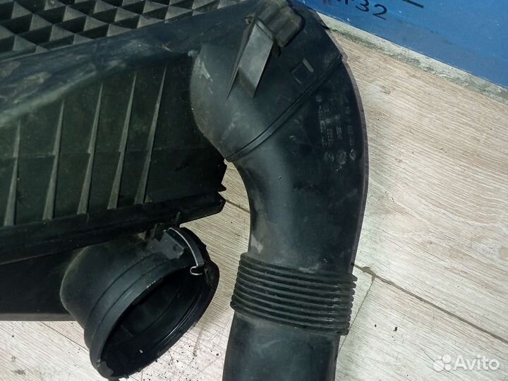 Корпус воздушного фильтра на BMW X5 Е53 рест