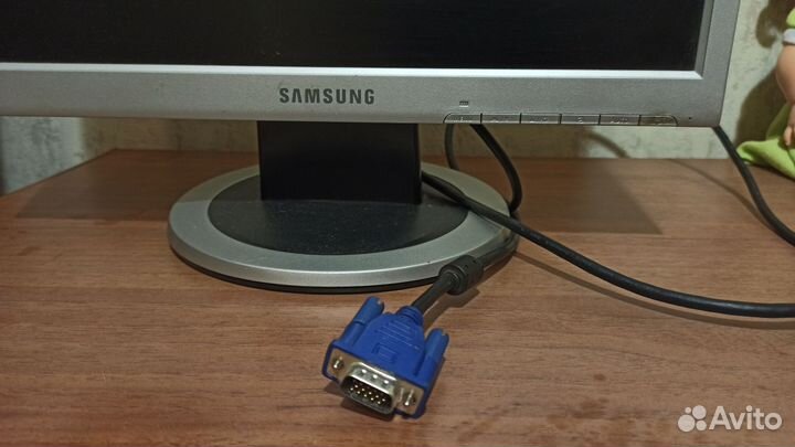 Монитор Samsung 710n