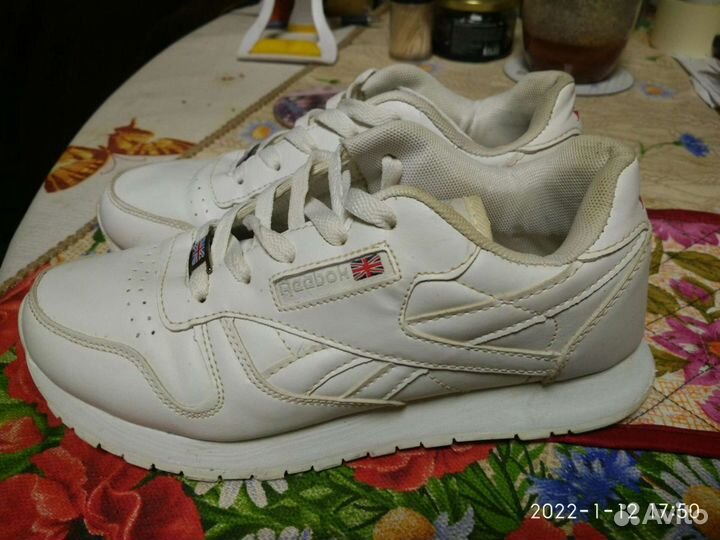 Кроссовки женские