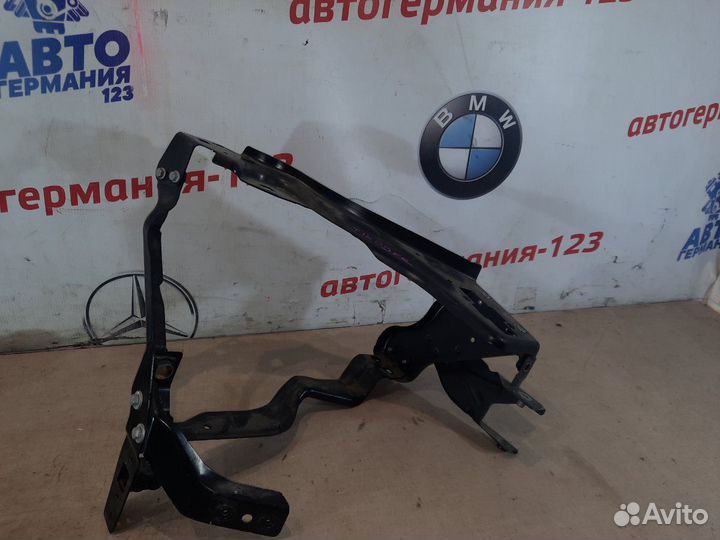 Кронштейн фары передний правый Mercedes C200 W204