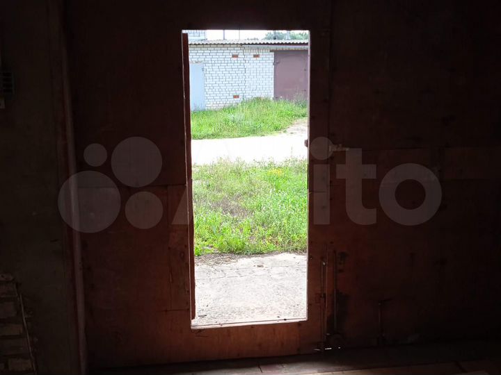 Гараж, > 30 м²