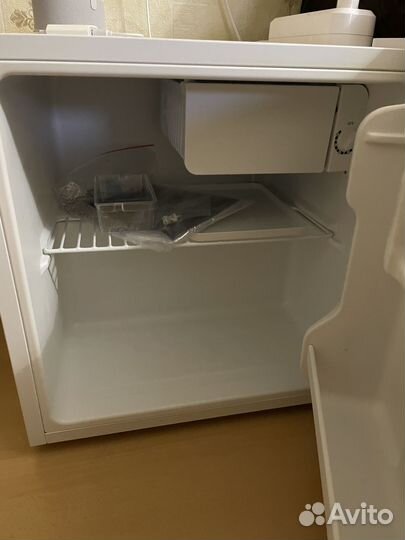 Холодильник dexp TF050D