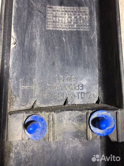 Накладка двери передней левой Land Rover Discover