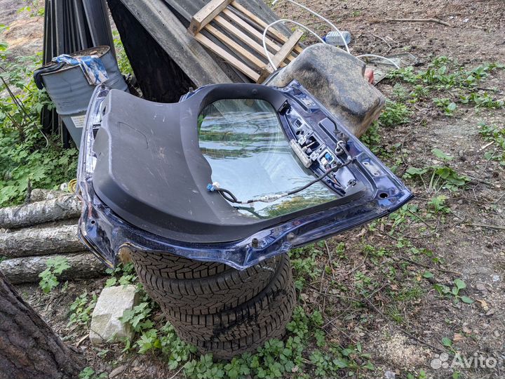 Крышка багажника Тойота аурис 2008