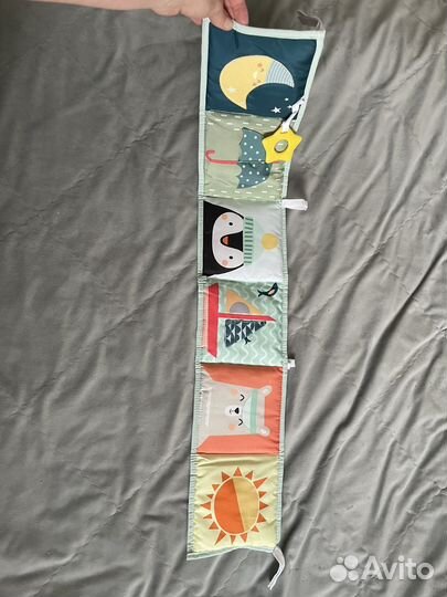 Развивающая книжка на кровать Taf toys