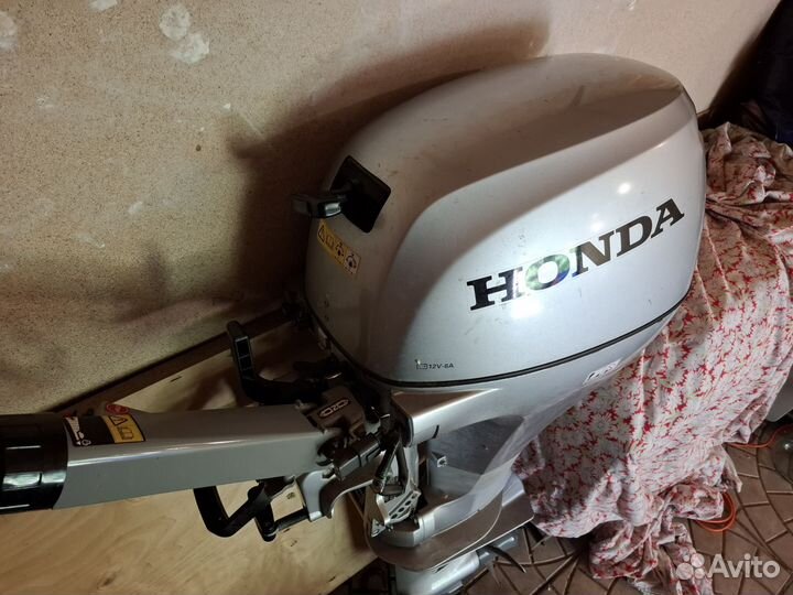 Продаётся лодочный мотор honda BF15