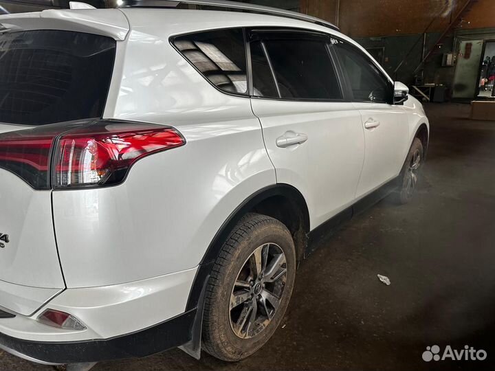 Toyota RAV4 2.2 AT, 2018, 63 475 км