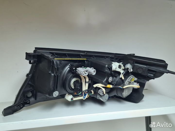 Фара правая оригинал Toyota Land cruiser 200