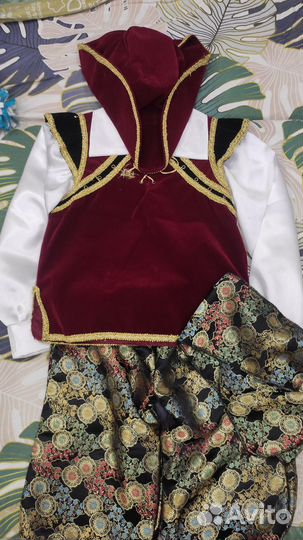 Новогодние костюмы (Снеговик волк заяц пират кот