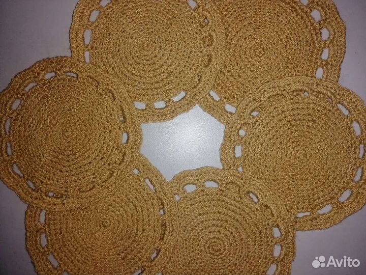 Коври на стол под тарелки и стаканы