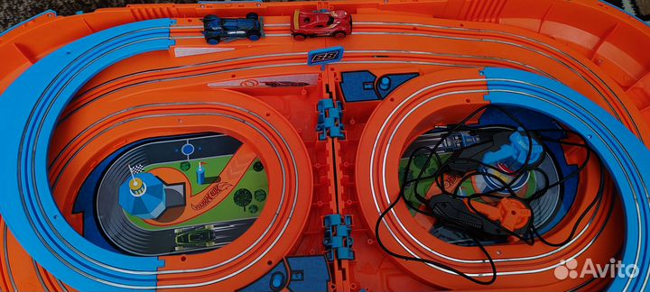 Набор с треком Hot Wheels 1:64 280см 83121