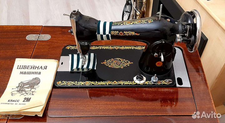Швейная машинка Подольск 2м в тумбе