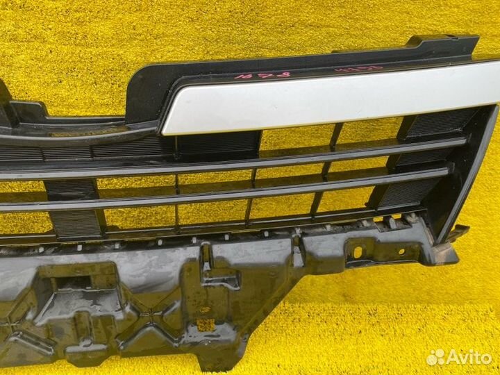 Решетка радиатора передняя Toyota Voxy