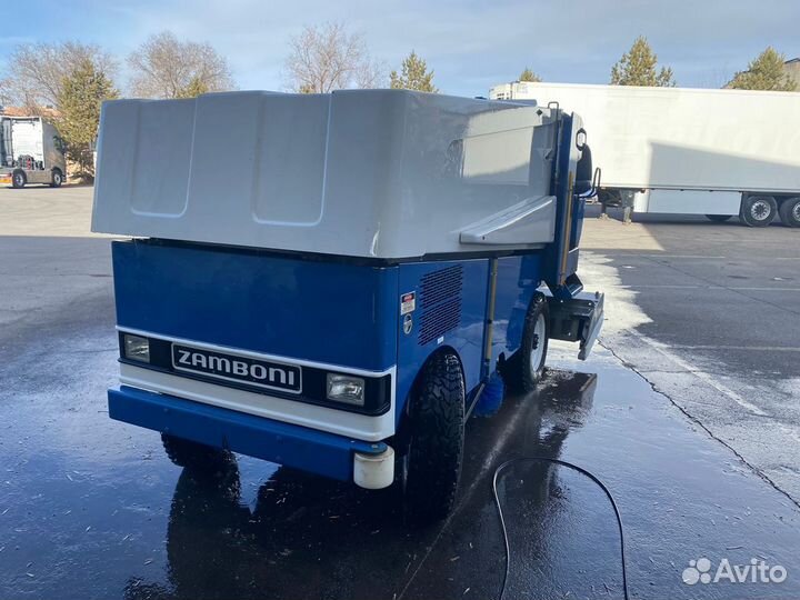 Ледозаливочная машина Zamboni 520 продажа/аренда