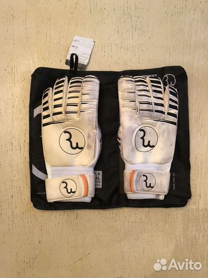 Вратарские перчатки