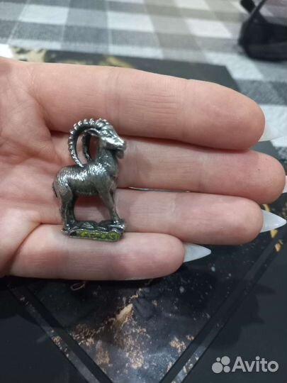Серебряная статуэтка