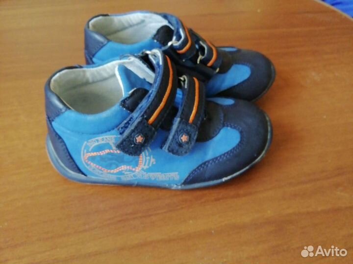 Кроссовки детские