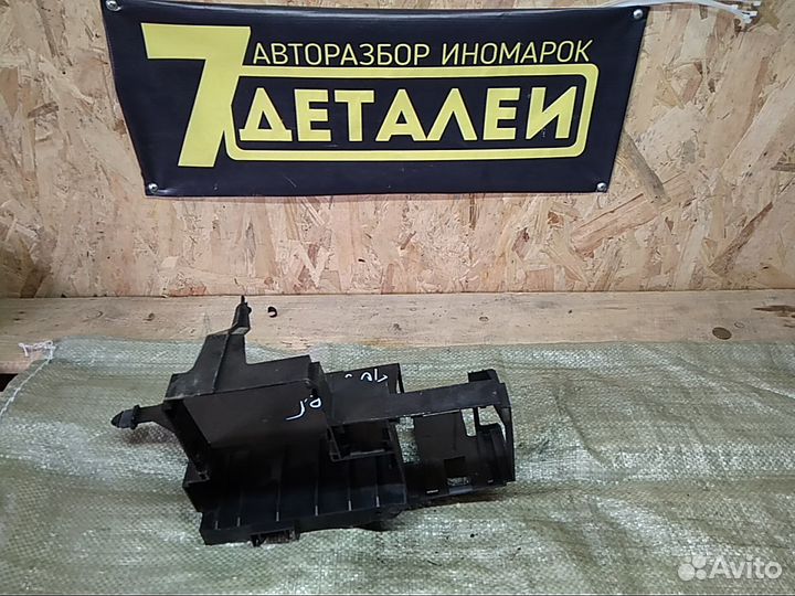 Кронштейн блока бортовой сети Volkswagen Touareg