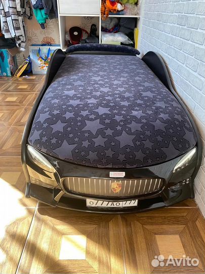 Детская кровать машина