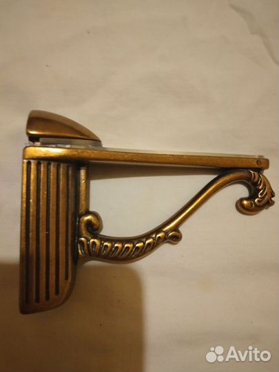 Мебельная фурнитура ручки и менсолодержатели