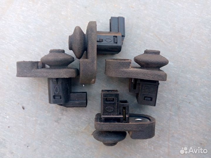 Концевик дверной Nissan Almera Classic B10