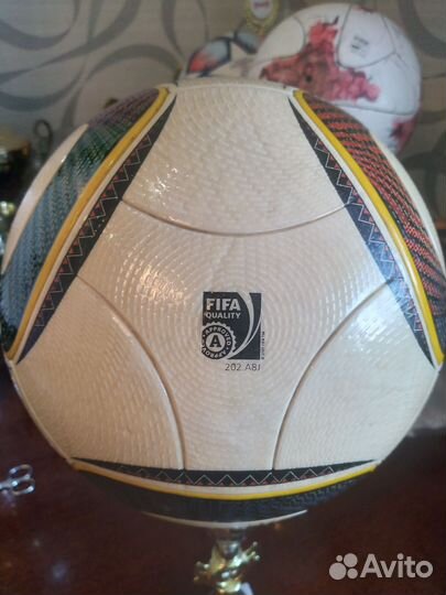 Футбольный мяч adidas jabulani