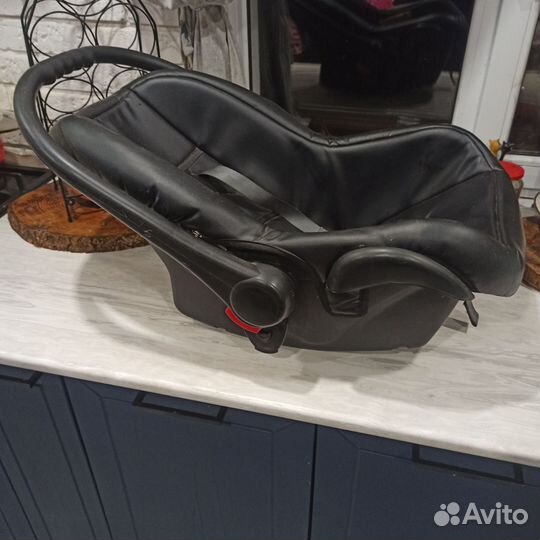 Автомобильное кресло
