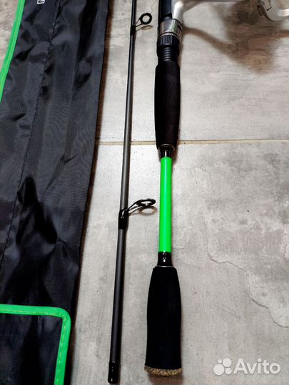 Спиннинг с катушкой зеленый