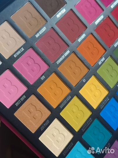 Палетка теней beauty bay 42 mate colour