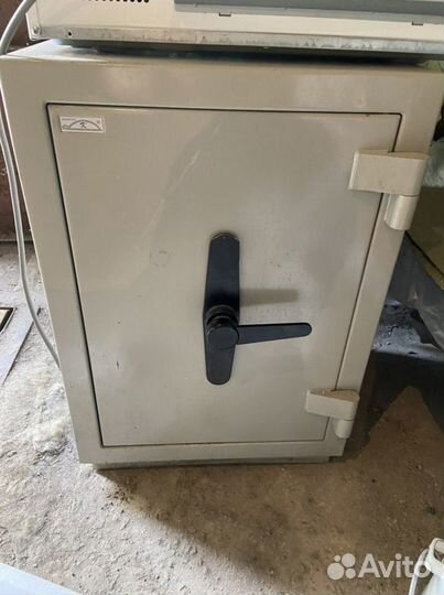 Сейф несгораемый огнеупорный
