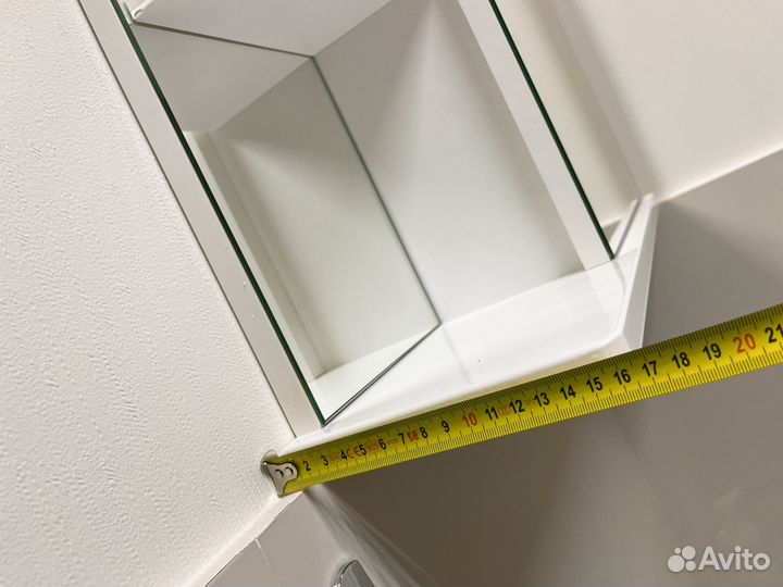 Полка навесная с зеркалом для ванной