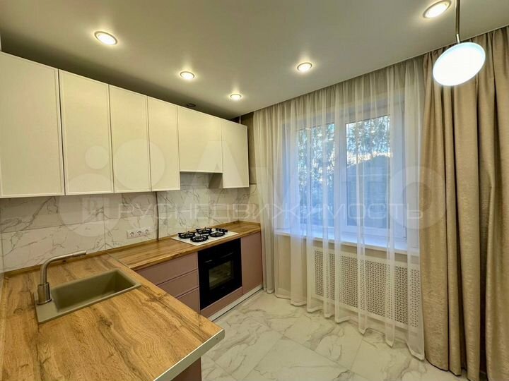 2-к. квартира, 52 м², 2/9 эт.
