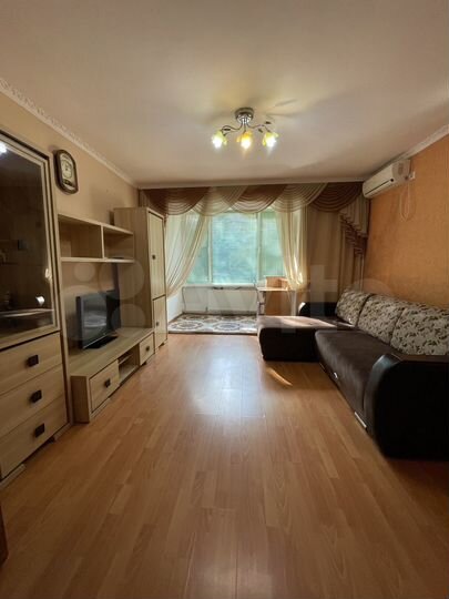 2-к. квартира, 56 м², 1/3 эт.