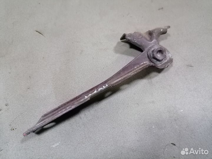 Петля капота правая Audi 80 (B3) 1986-1991