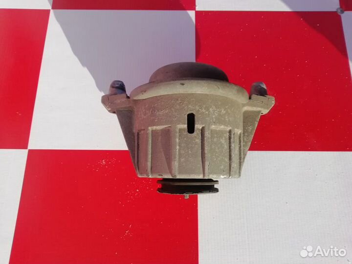 Оригинал б/у Подушка двс А2042400117 Мерседес W204