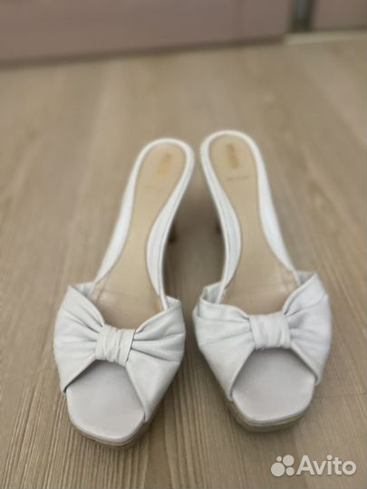 Босоножки 41 размер Fendi