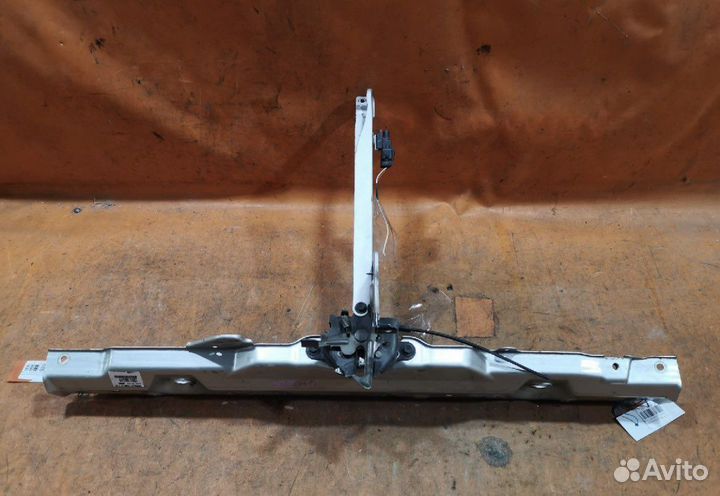 Планка передняя toyota prius nhw20