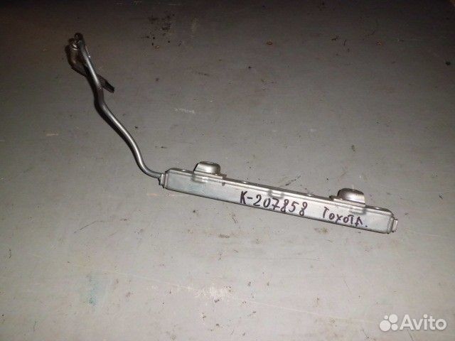 Рейка топливная (рампа) (Toyota Corolla)