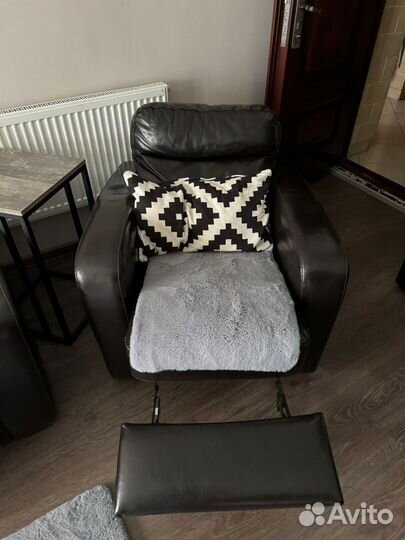 Диван кожаный