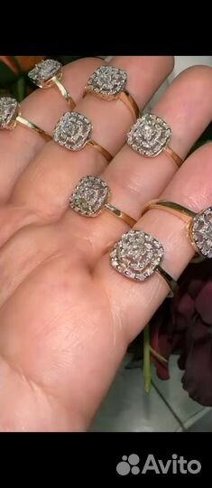 Кольцо с бриллиантом